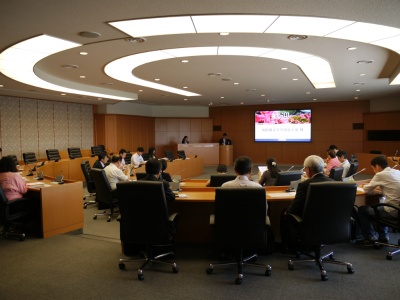 多言語対応のカンファレンスルーム