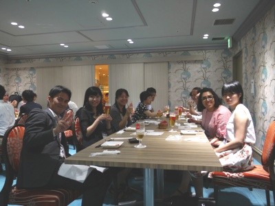 年齢も国も様々な懇親会