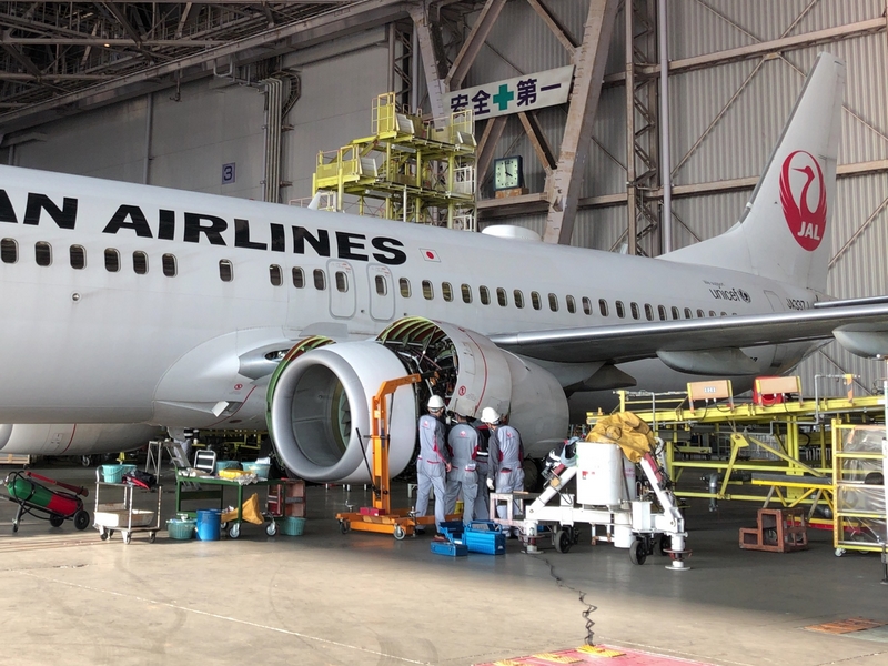 エンジン整備の様子